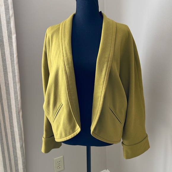 Lina Ellard for Ellen Tracy short jacket with detail in size petite - Picture 2 of 4